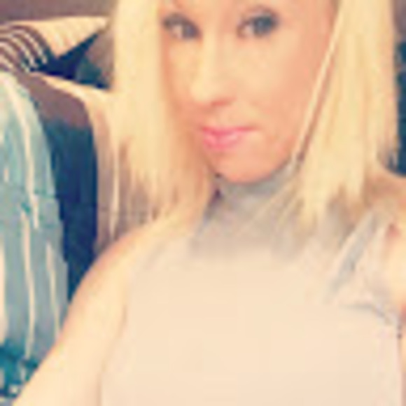 Meet your Posher, Whitney - Picture 1 of 1